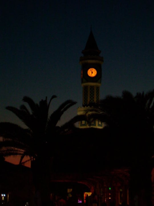 Uhrturm by night - Turmrestaurant dreht sich Ali Bey Club