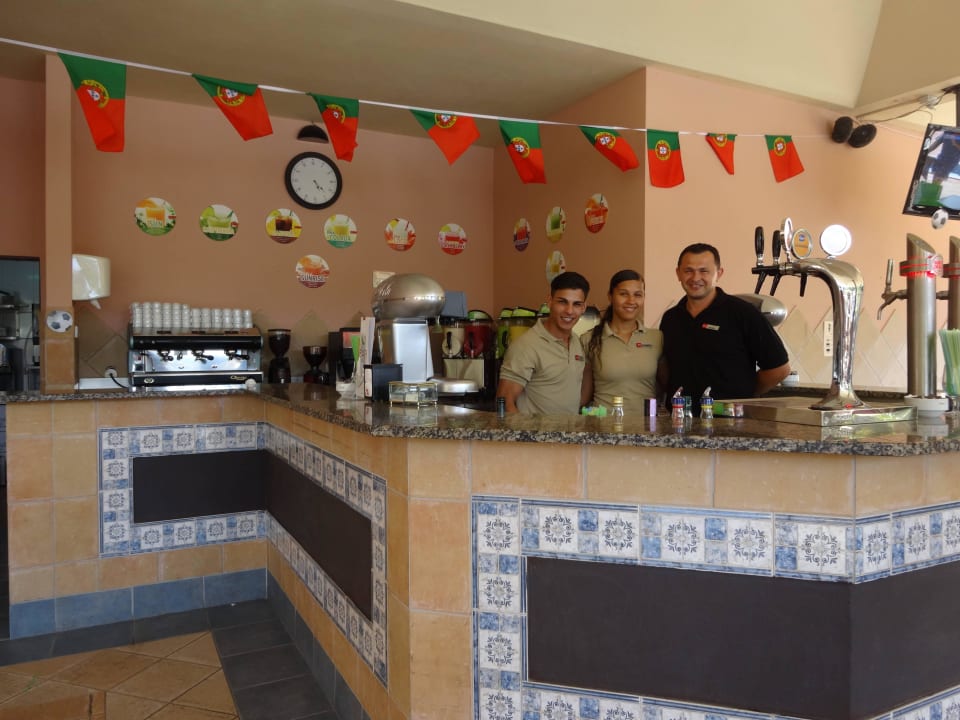 Super nettes Team an der Poolbar 3HB Guaraná - All Inclusive