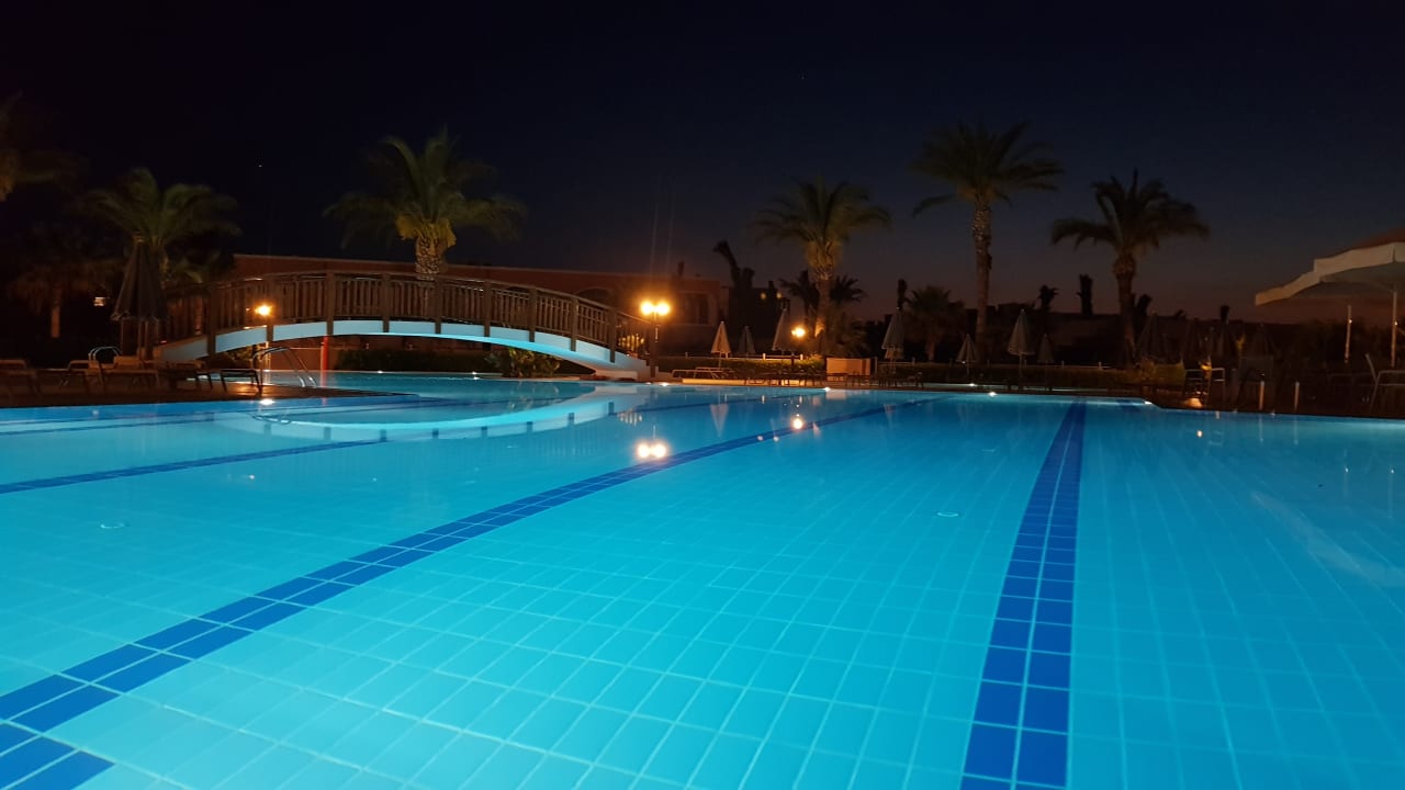 Pool Hotel Horizon Beach Resort