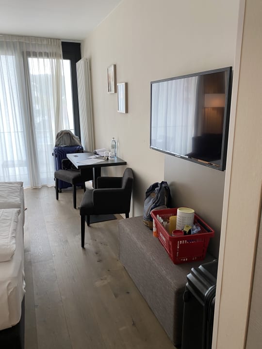 Zimmer Suytes Business Studios
