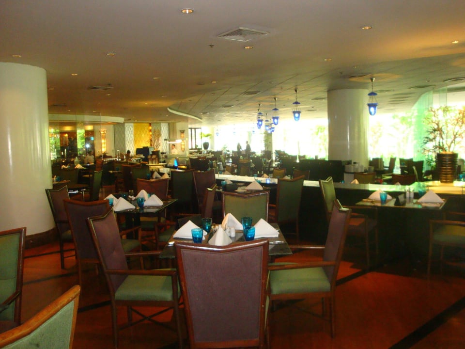 Großzügiges Restaurant The Athenee Hotel, a Luxury Collection Hotel, Bangkok