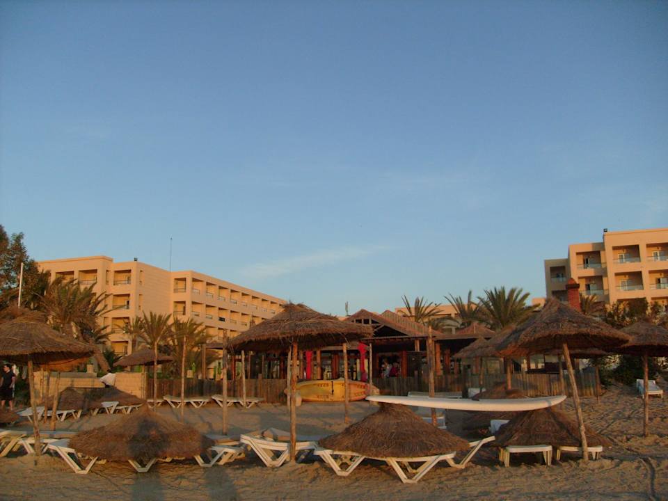 Hotel aus Strandperspektive Hotel Rosa Beach