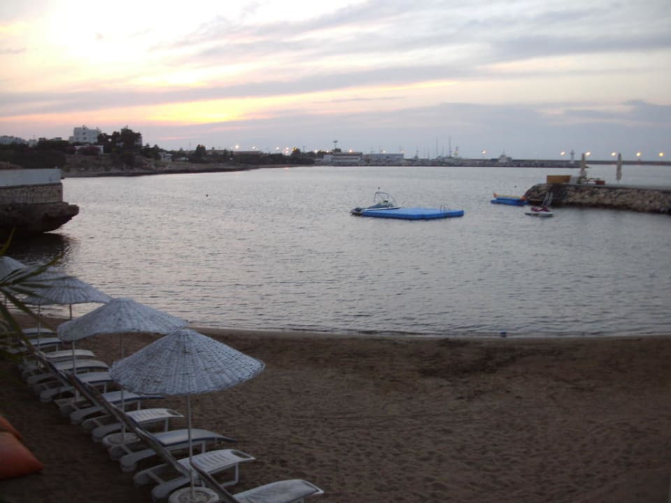 Strand am Abend Oscar Resort Hotel