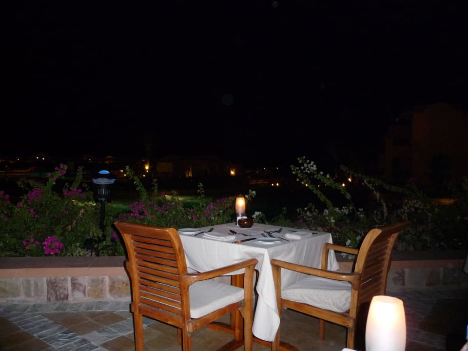 Terrasse vom Restaurant Radisson Blu Resort, El Quseir