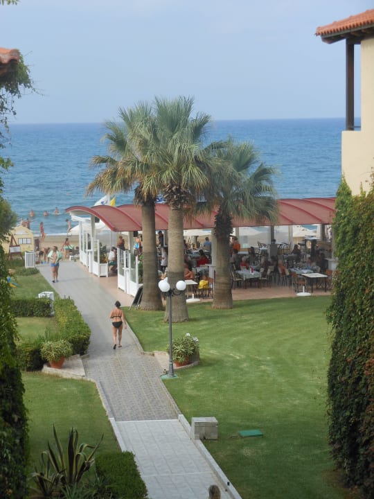 Weg zum Meer und Strandbar Vantaris Luxury Beach Resort