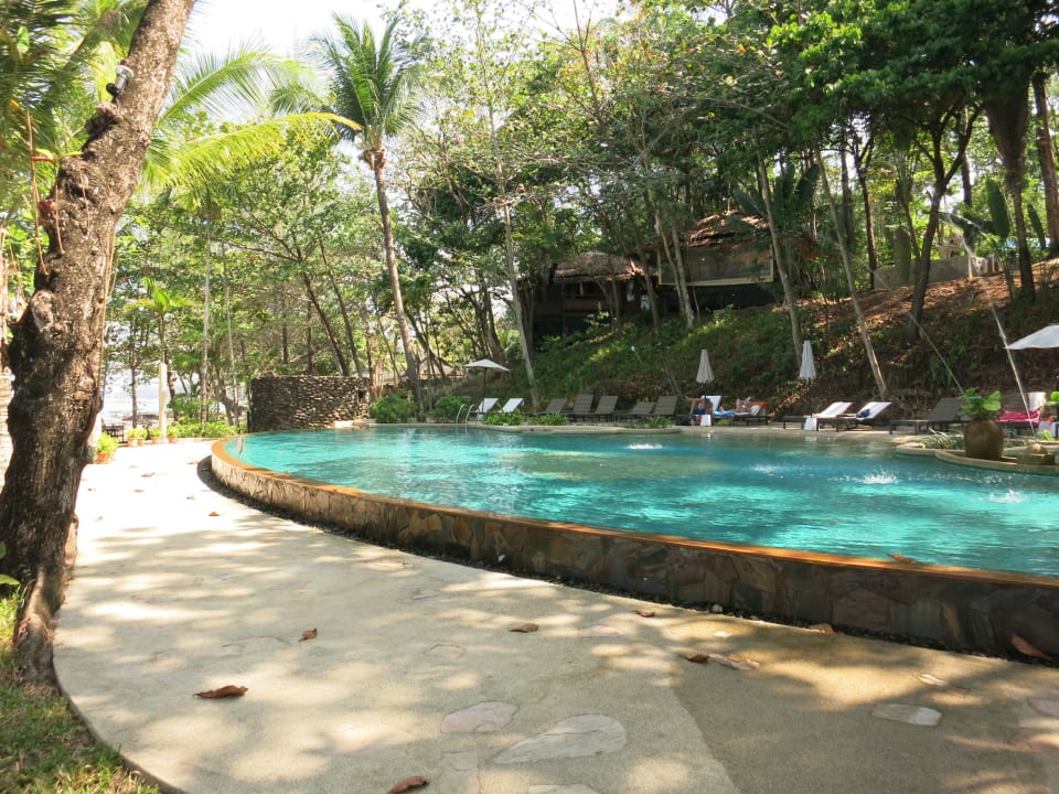 Einer der drei Pools Moracea by Khao Lak Resort
