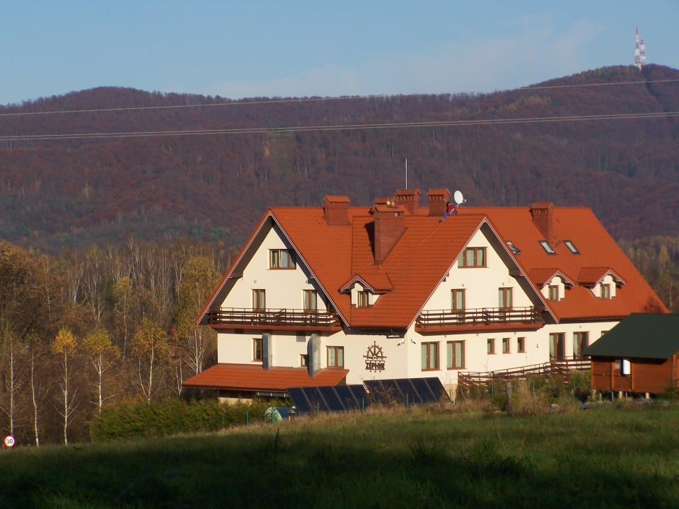 Widok na hotel i okolice Hotel Zefir