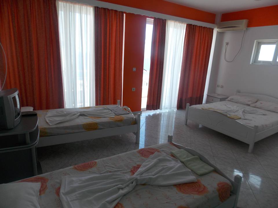 Zimmer Damian Saranda Hotel