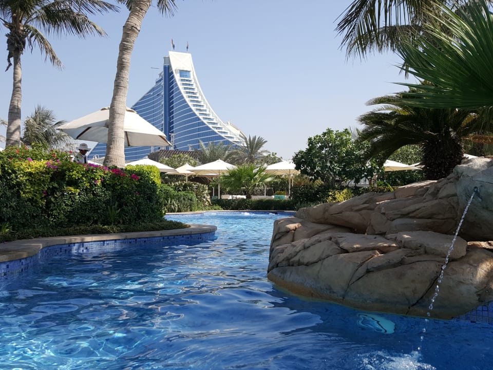 Pool Jumeirah Beach Hotel