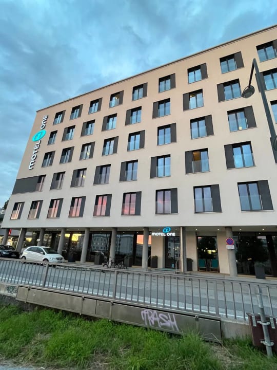 Außenansicht Motel One Salzburg-Mirabell