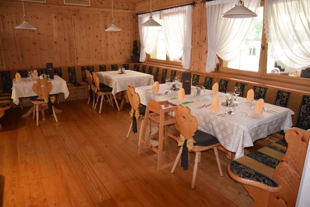 Einer von mehren Speiseräumen Hotel Wiesenhof Garden Resort