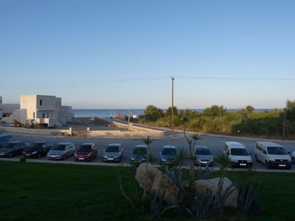 Blick vom Haupteingang zum Strand Atlantica Mikri Poli Rhodes