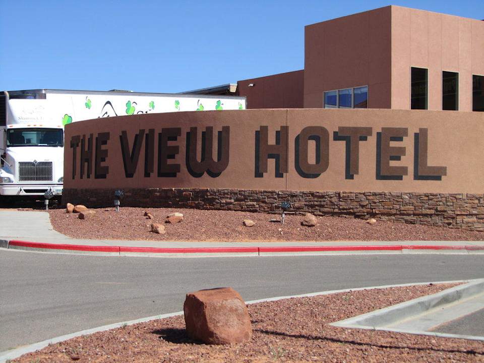 Eingang The View Hotel