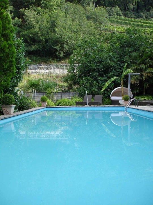 Pool im Garten Residence Fischerhof