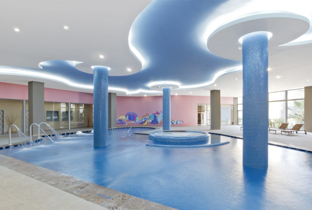 Pool Atrium Platinum Luxury Resort Hotel & Spa