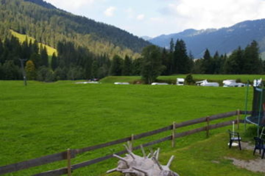 Im Hintergrund Wohnwagenstellplätze Gasthof Schwabenhof