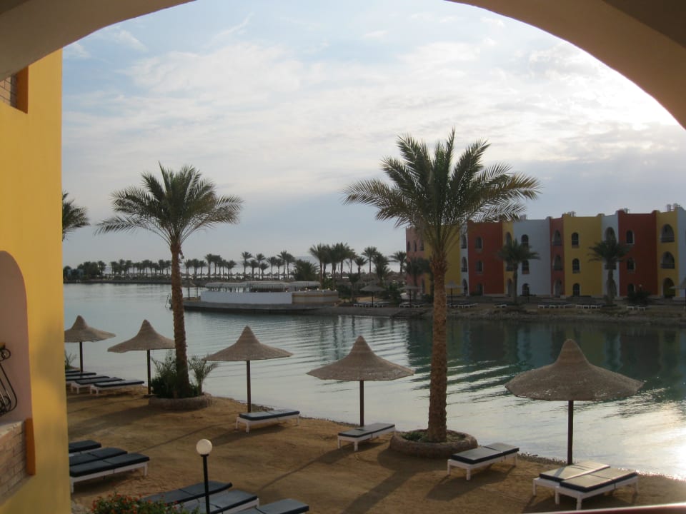 Blick auf die Lagune ... Arabia Azur Resort