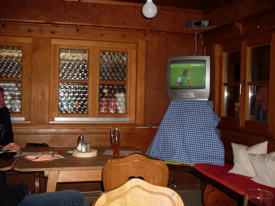 Uriger Gastraum in der Wannebachhütte Wannenkopfhütte