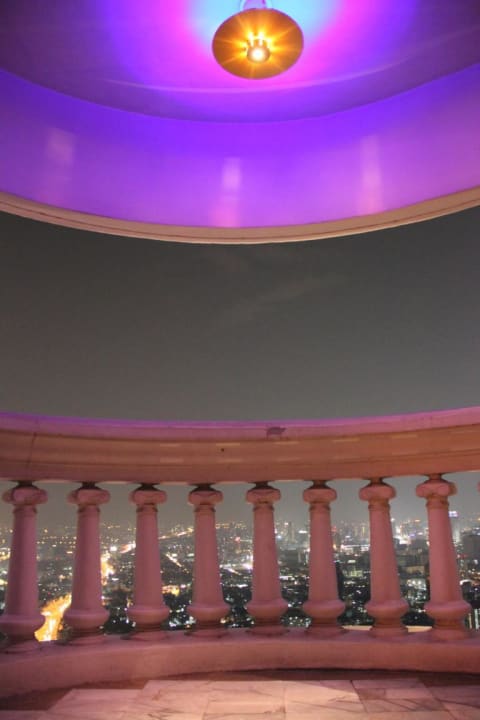 Balkon bei Nacht Hotel Lebua At State Tower