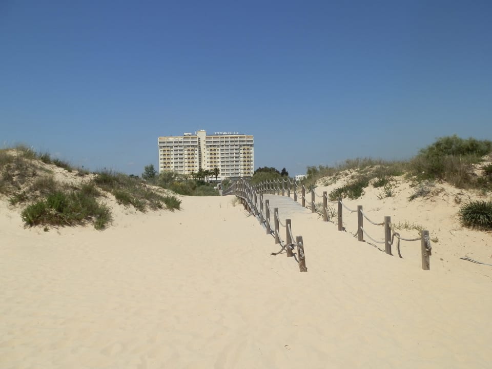 Privatweg vom Strand zum Hotel Ozadi Altura Beach Resort