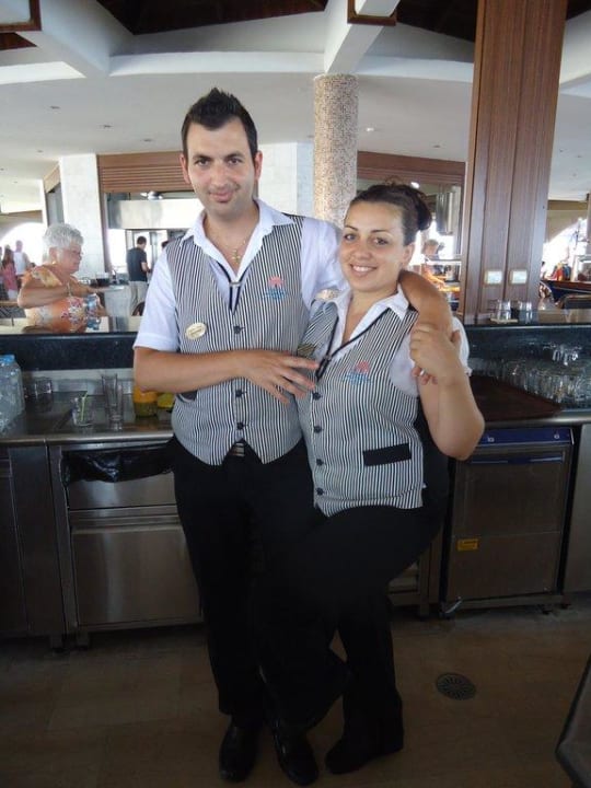 Costas-Costas und Maria (Helios Bar) Hotel Kalithea Horizon Royal
