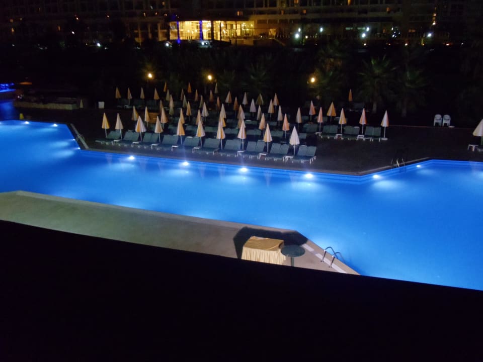 Pool bei Nacht Hotel Royal Garden Beach