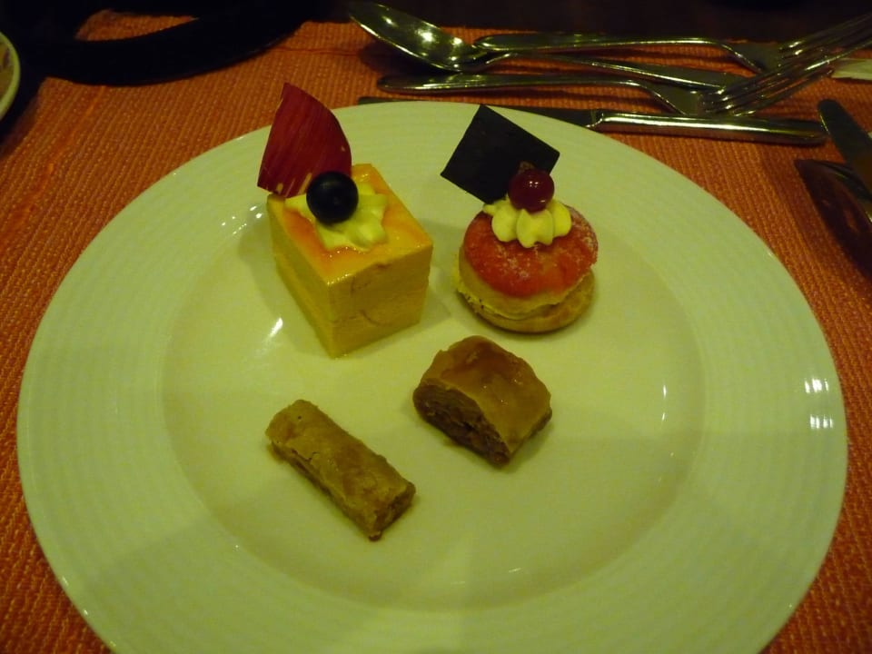 Lecker Süßspeisen Crowne Plaza Jumeirah Dubai