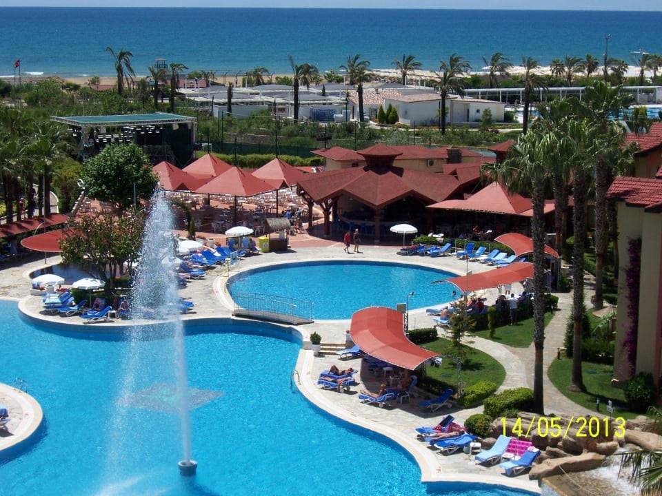 Blick aus unserem Zimmer auf die schöne Poolanlage Miramare Queen Hotel