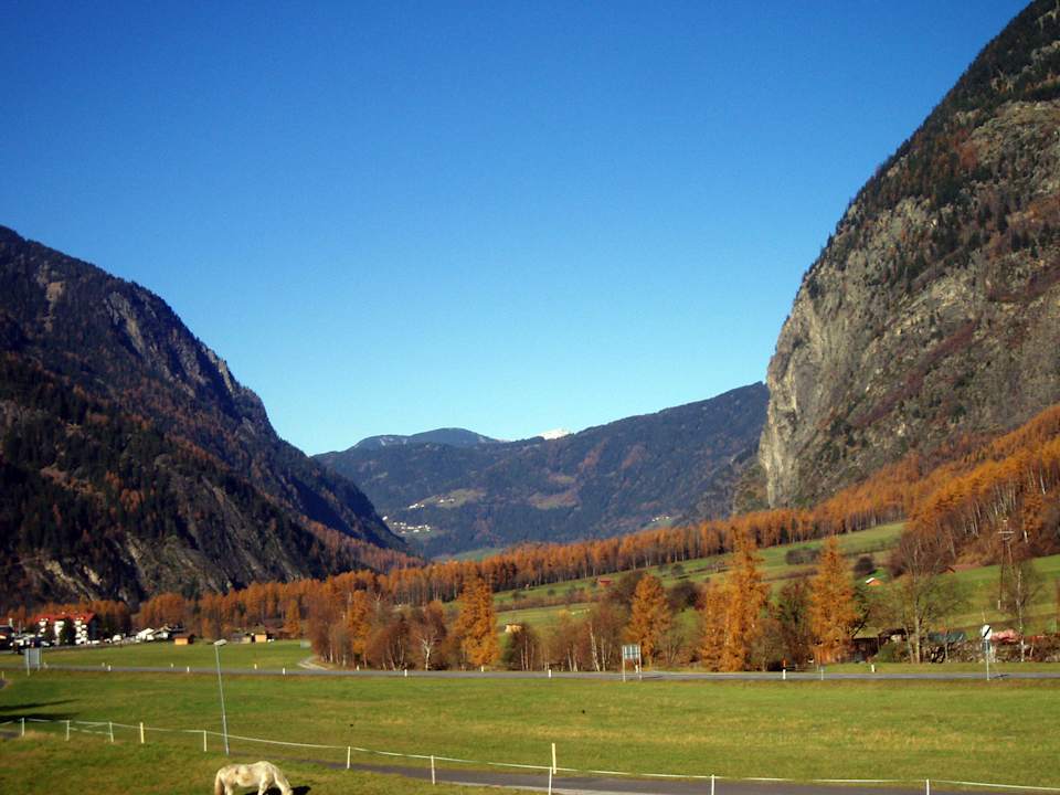 Herbst: Ausblick direkt von der Ferienwohnung Feirenwohnung / Appartement Frischmann Klaudia in Umhausen / Ötztal