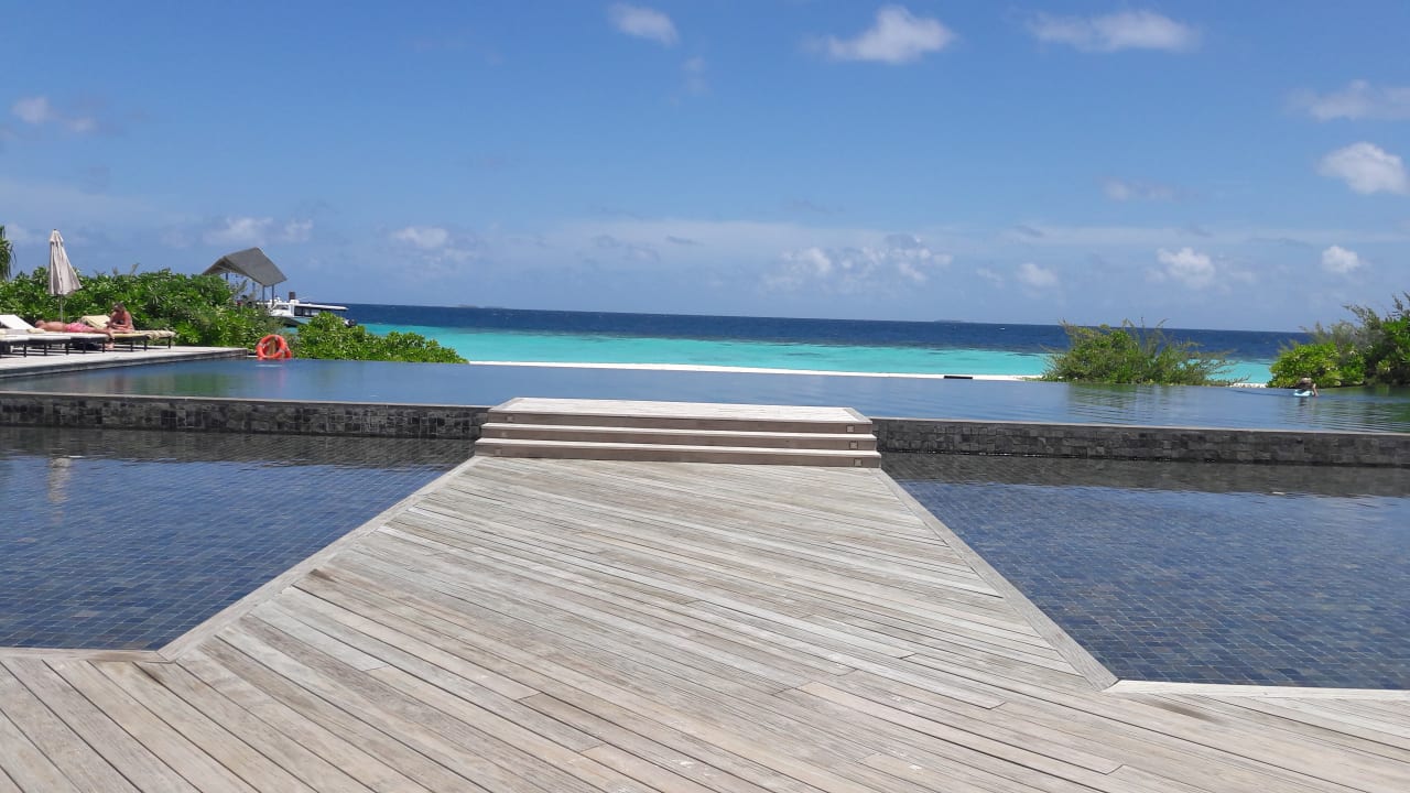 Pool NH Collection Maldives Havodda Resort