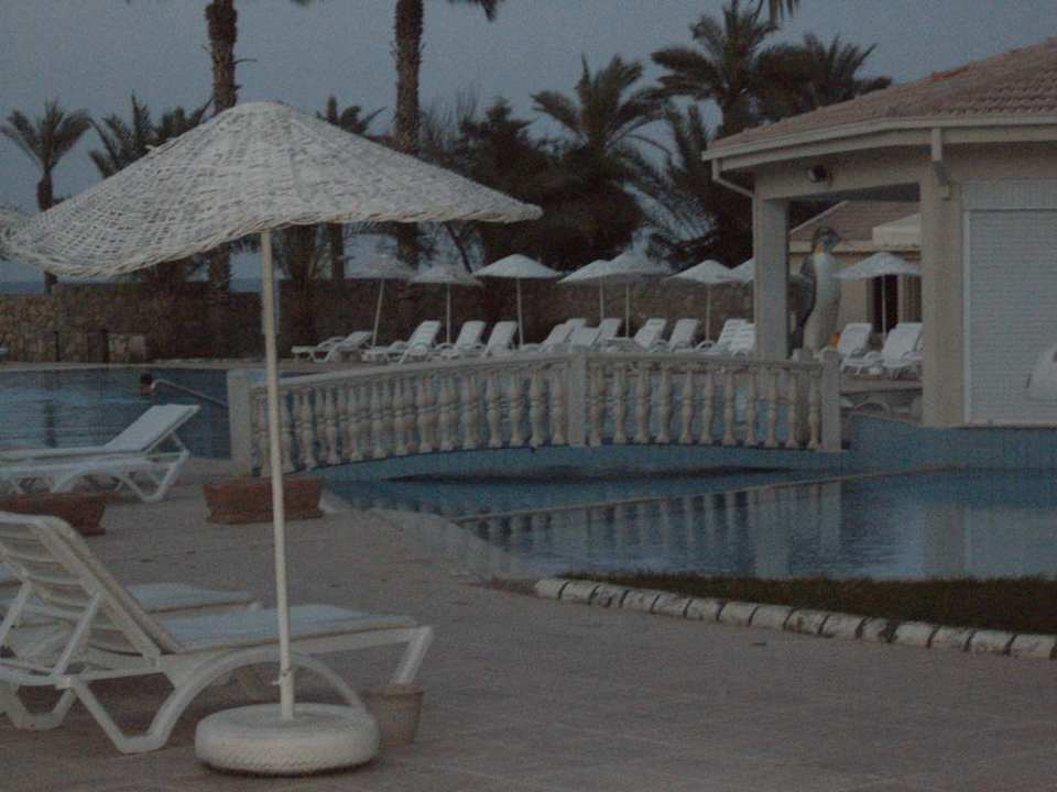 Pool am Abend Oscar Resort Hotel