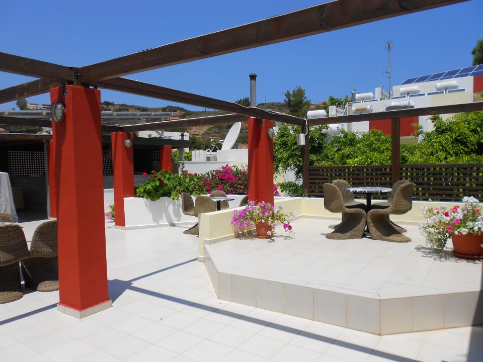 Gartenanlage Troulis Apart-Hotel