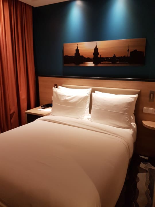 Zimmer Hampton by Hilton Berlin City Centre Alexanderplatz