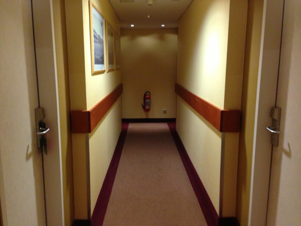 Gang zum Zimmer Essential by Dorint Hotel Köln-Junkersdorf
