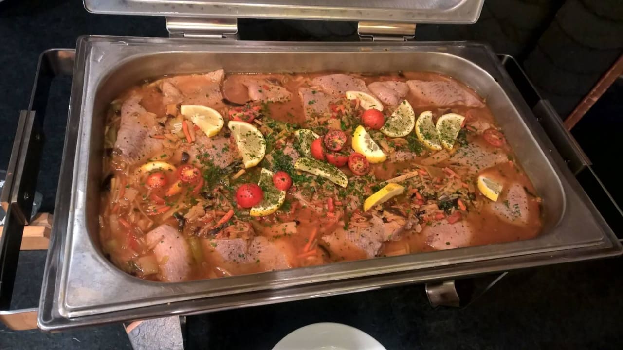 Welsfilet auf Wokgemüse, Asianudeln Familotel Aparthotel am Rennsteig