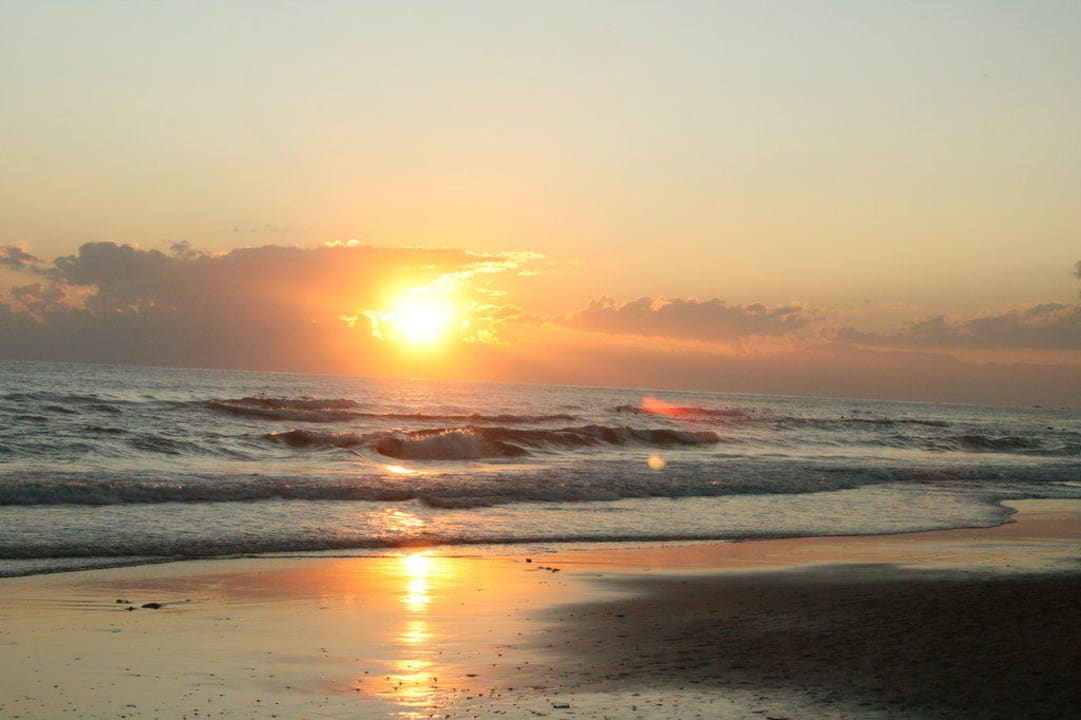Sonnenuntergang am Strand Hotel Orfeus Park