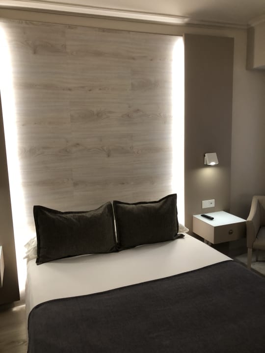 Zimmer Sallés Hotel Pere IV