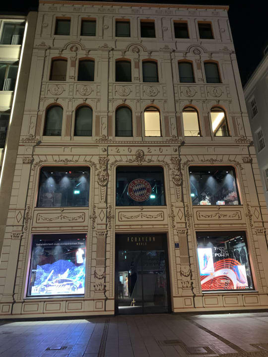 Außenansicht DO & CO Hotel München