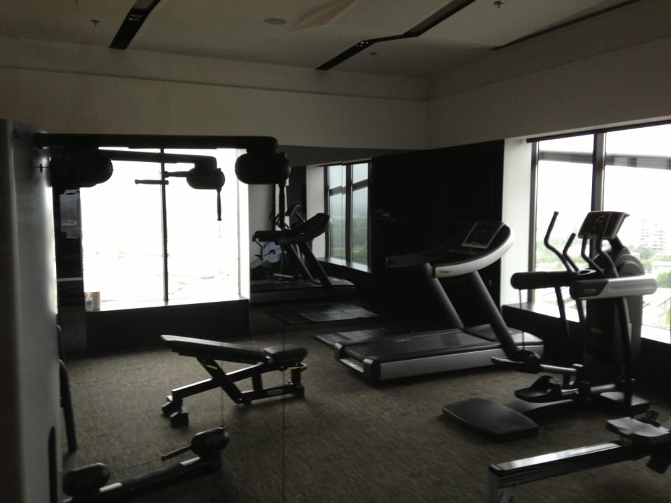 Kleines Fitnesscenter im 12. Stock Radisson Blu Plaza Hotel Ljubljana