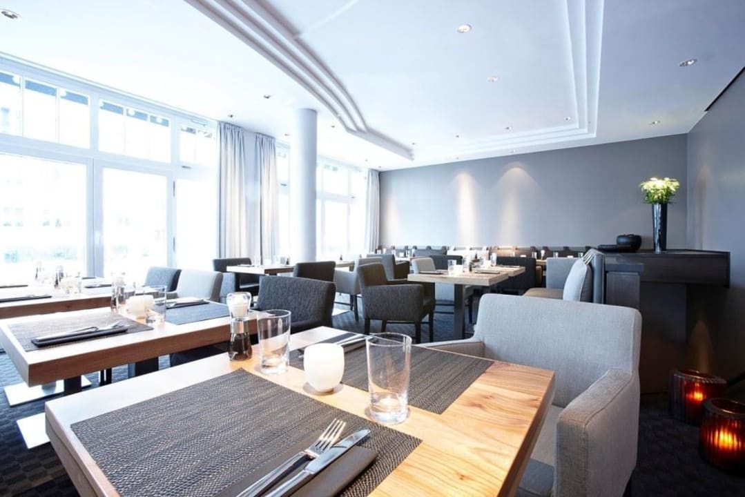 NEWBERLIN GRILL BY BOSTON Restaurant Hotel NEWBERLIN