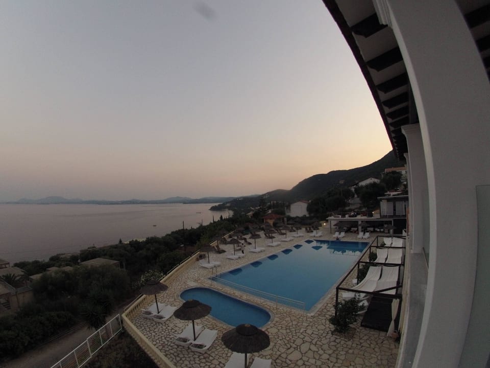 Ausblick aus der Lounge-Bar (Abends) Hotel Pantokrator