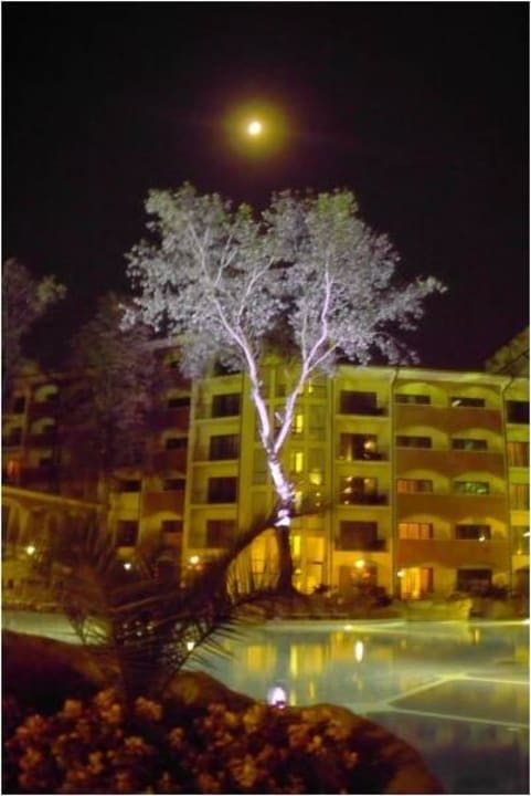 Hotelanlage bei Nacht GRIFID Aqua Club Bolero
