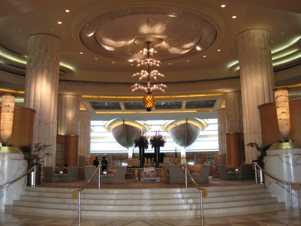 Die wirklich imposante Lobby Grand Hyatt Dubai