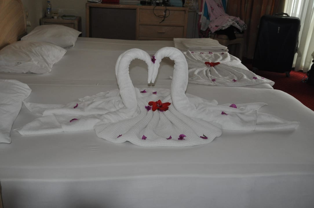 Wariacje z ręcznikami Aska Hotel Just in Beach