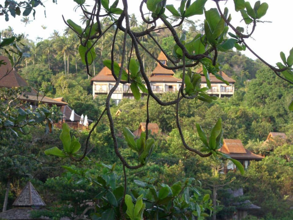 Blick auf das Haupthaus Santhiya Koh Phangan Resort & Spa