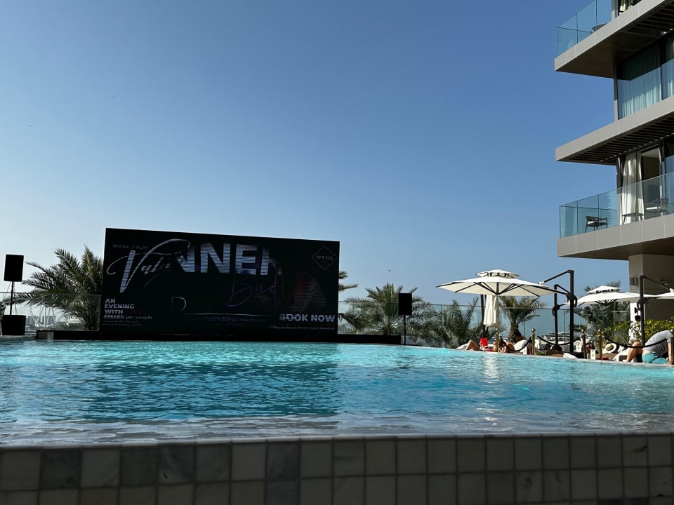 Pool Radisson Beach Resort Palm Jumeirah