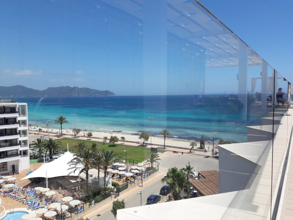 Ausblick von der Dachterrasse allsun Hotel Borneo - Adults only