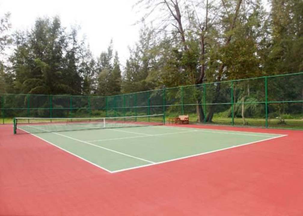Anantara Si Kao Tennis Court Anantara Si Kao Resort & Spa