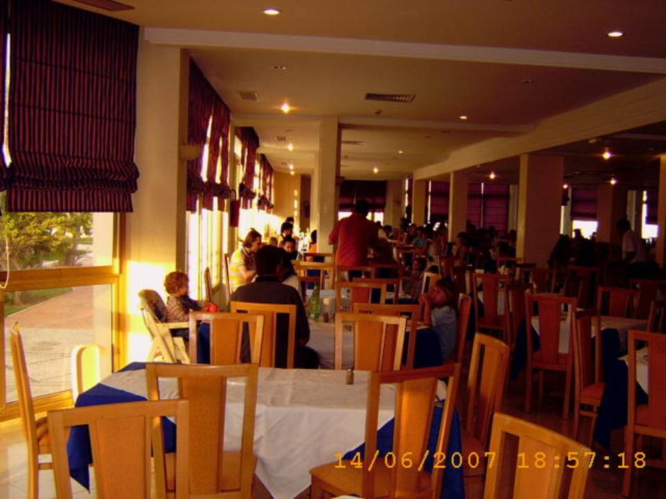 Kein bzw kaum Platz Ruspina Beach Resort