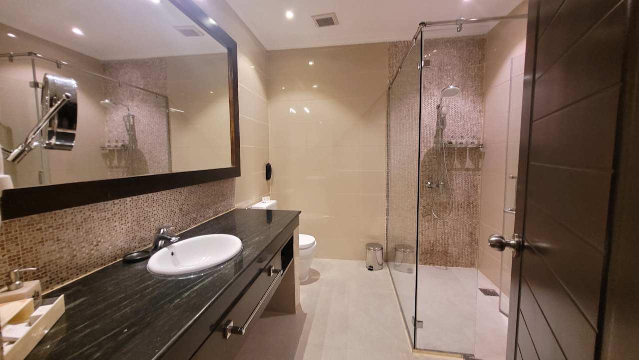 Zimmer The Golden Crown Hotel